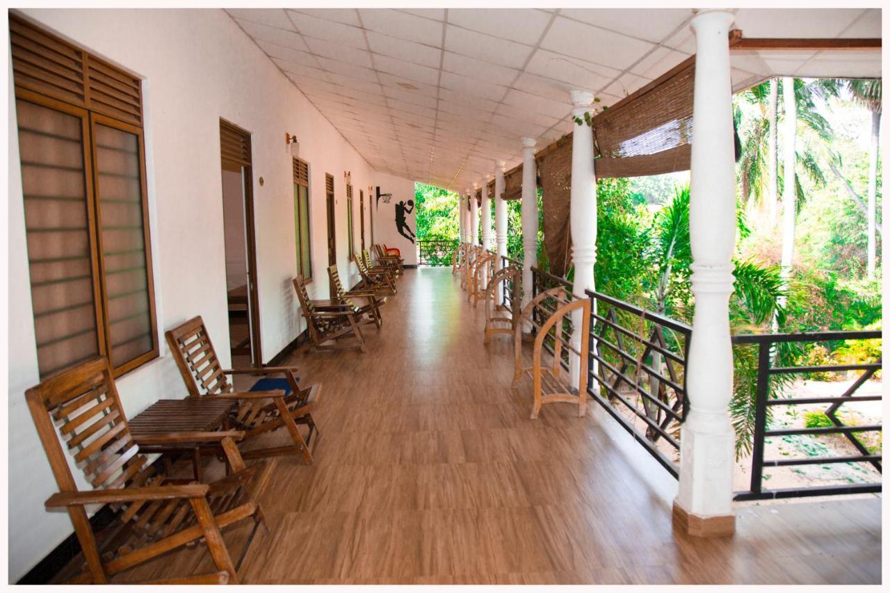 French Garden Resort Uppuveli Ngoại thất bức ảnh