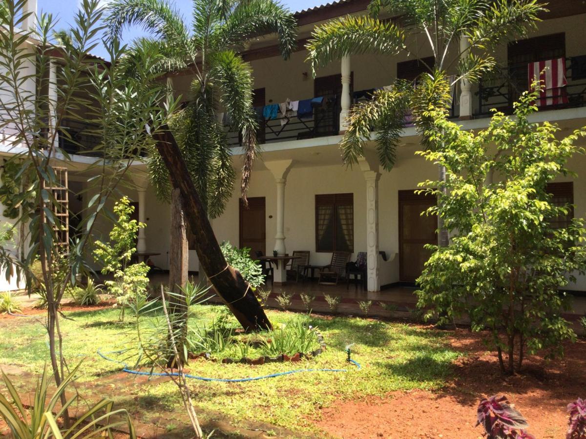 French Garden Resort Uppuveli Ngoại thất bức ảnh