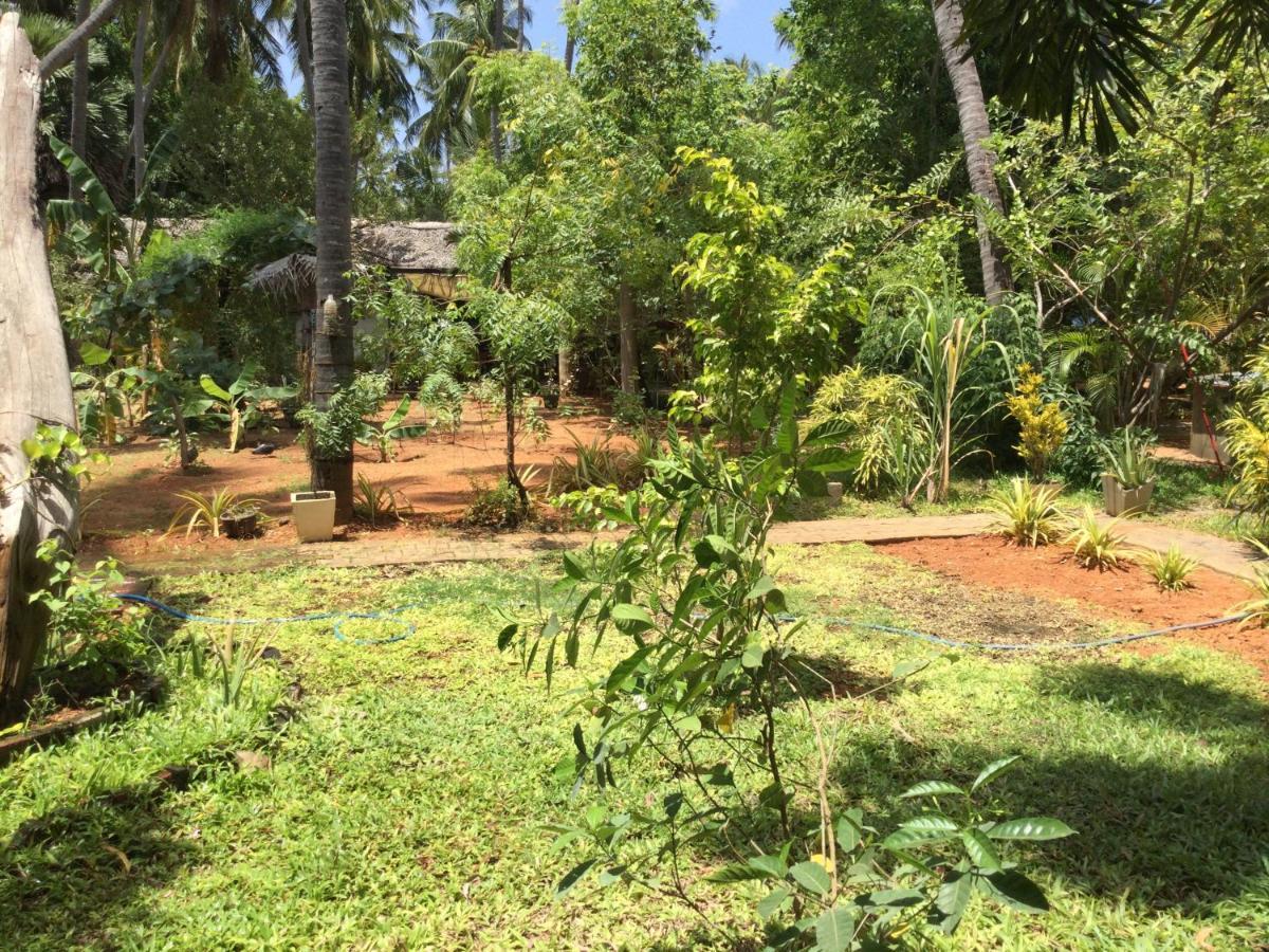 French Garden Resort Uppuveli Ngoại thất bức ảnh