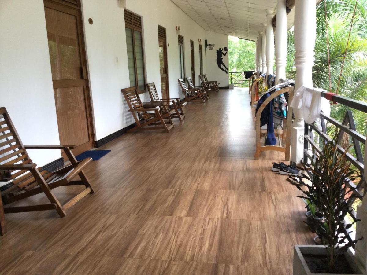 French Garden Resort Uppuveli Ngoại thất bức ảnh