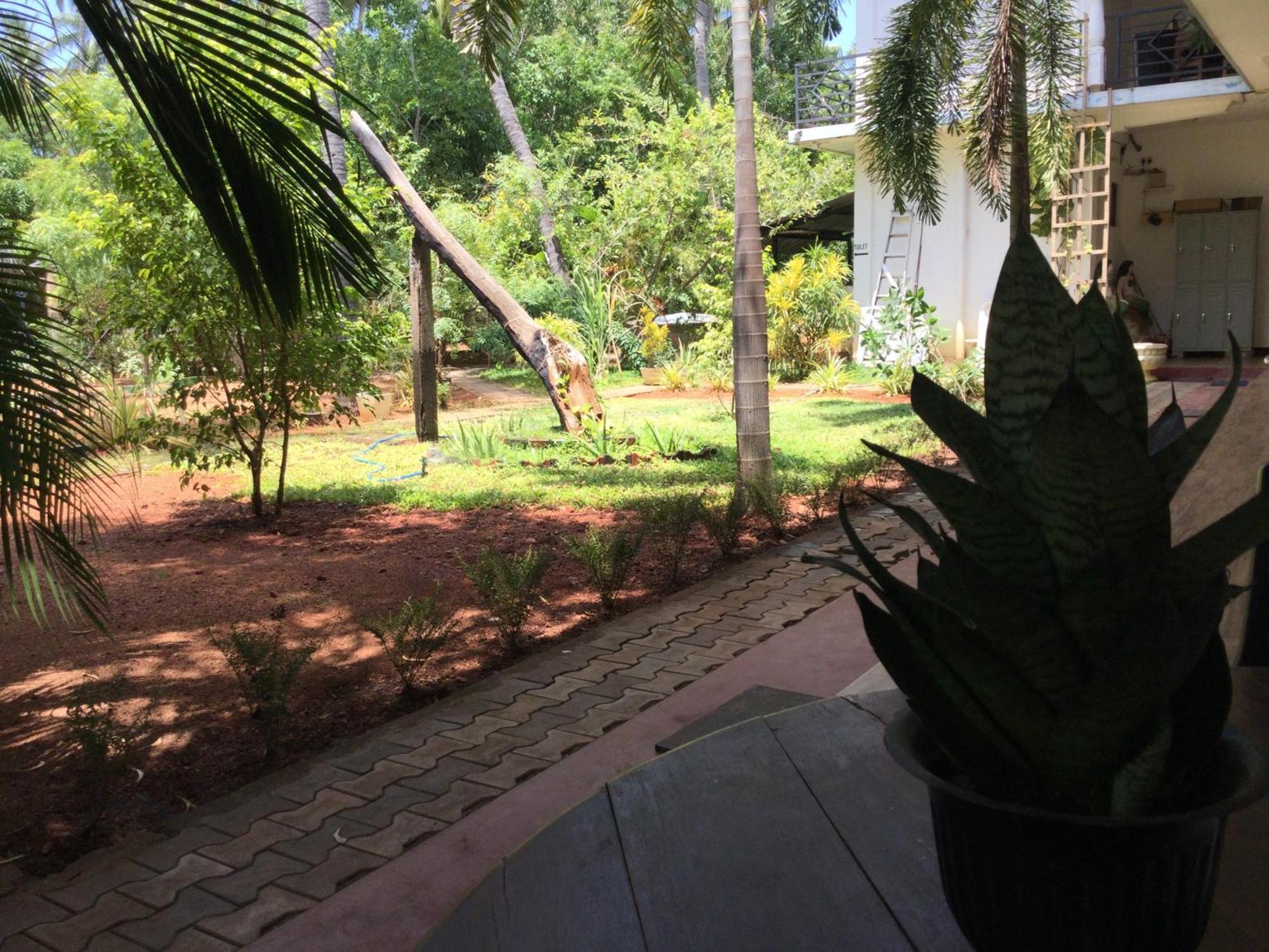 French Garden Resort Uppuveli Ngoại thất bức ảnh