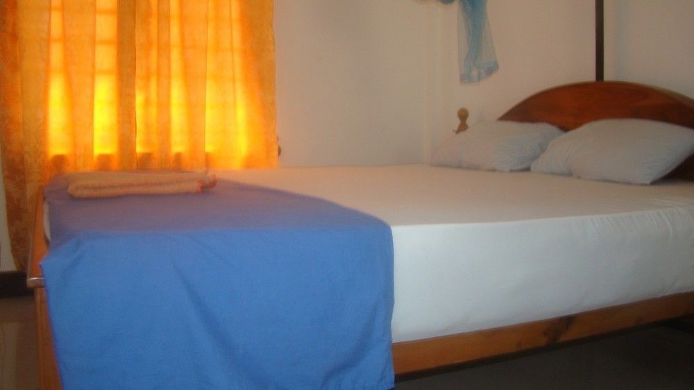 French Garden Resort Uppuveli Ngoại thất bức ảnh