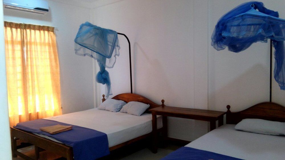 French Garden Resort Uppuveli Ngoại thất bức ảnh