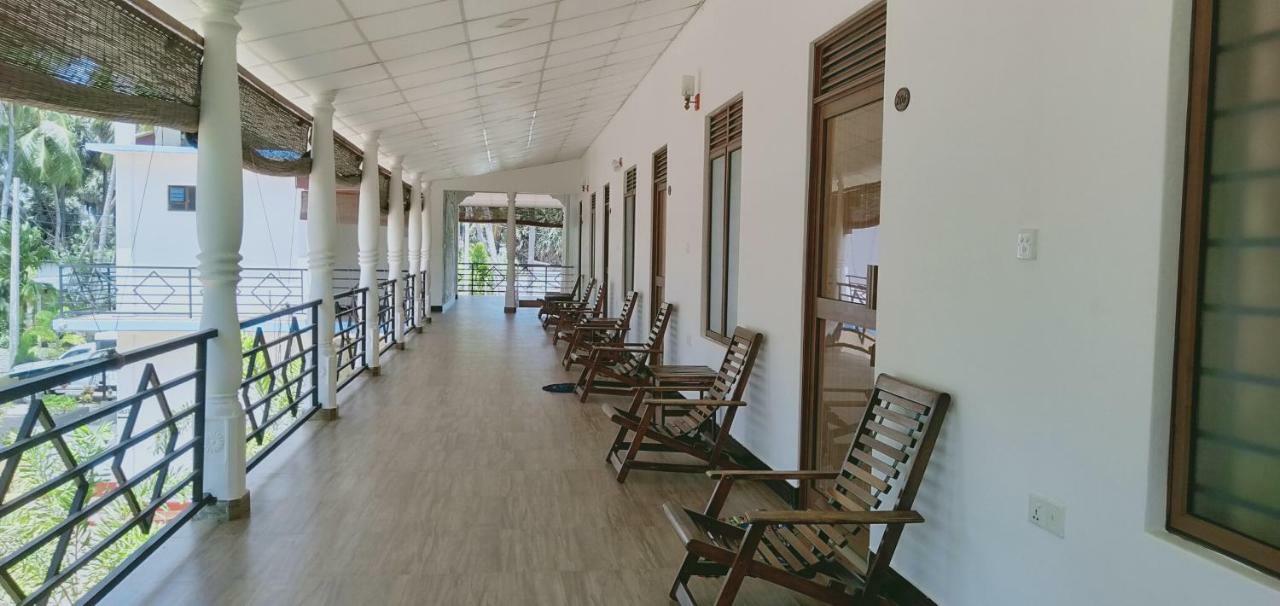 French Garden Resort Uppuveli Ngoại thất bức ảnh