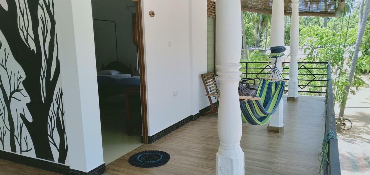 French Garden Resort Uppuveli Ngoại thất bức ảnh