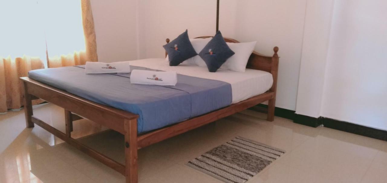 French Garden Resort Uppuveli Ngoại thất bức ảnh